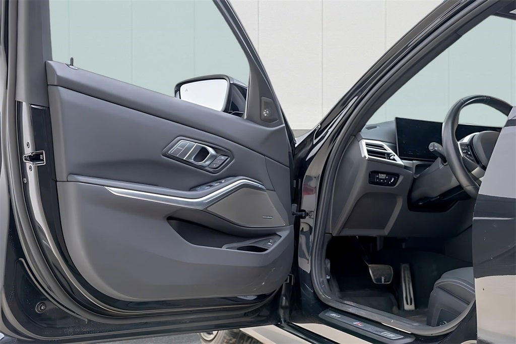 2025 BMW 3 Series 330i xDrive