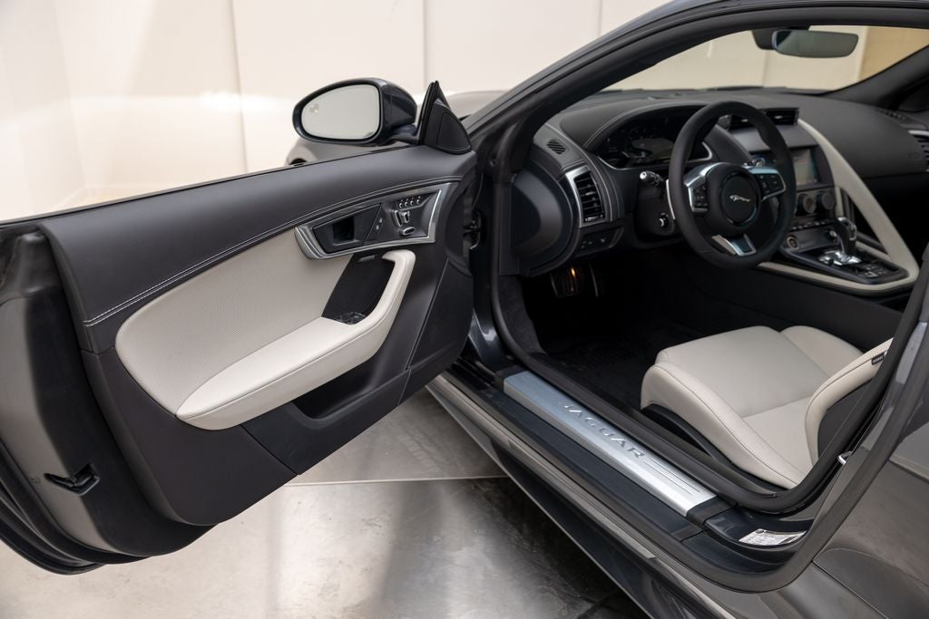 2024 Jaguar F-TYPE P450