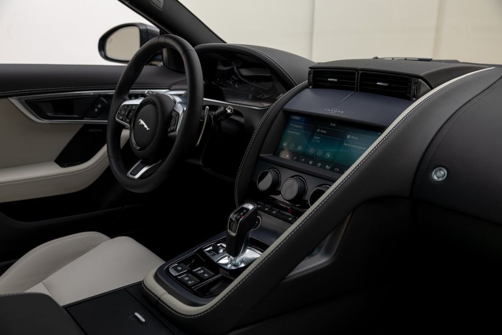 2024 Jaguar F-TYPE P450