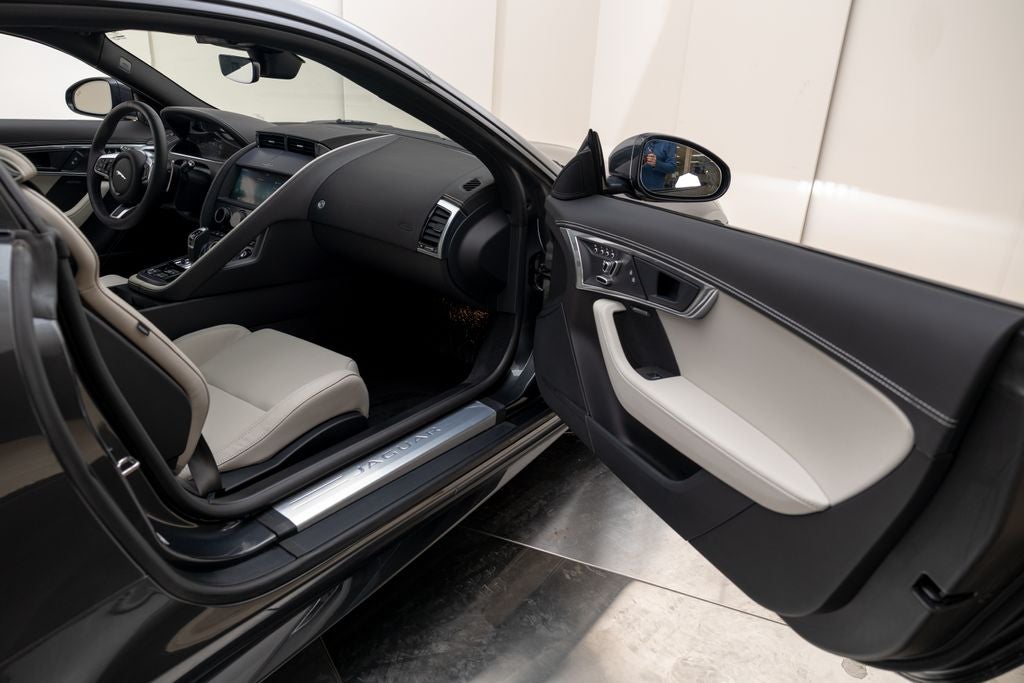 2024 Jaguar F-TYPE P450