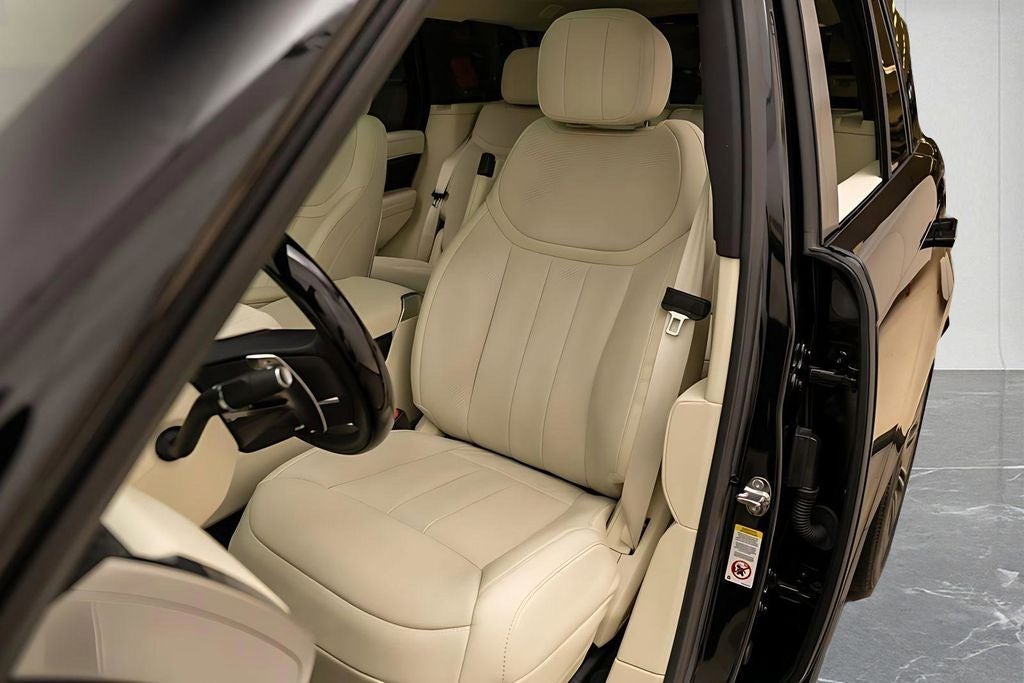 2025 Land Rover Range Rover SE