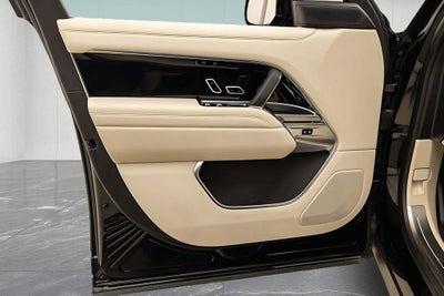 2025 Land Rover Range Rover SE