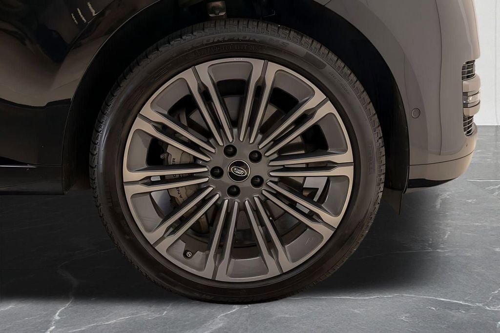 2025 Land Rover Range Rover SE