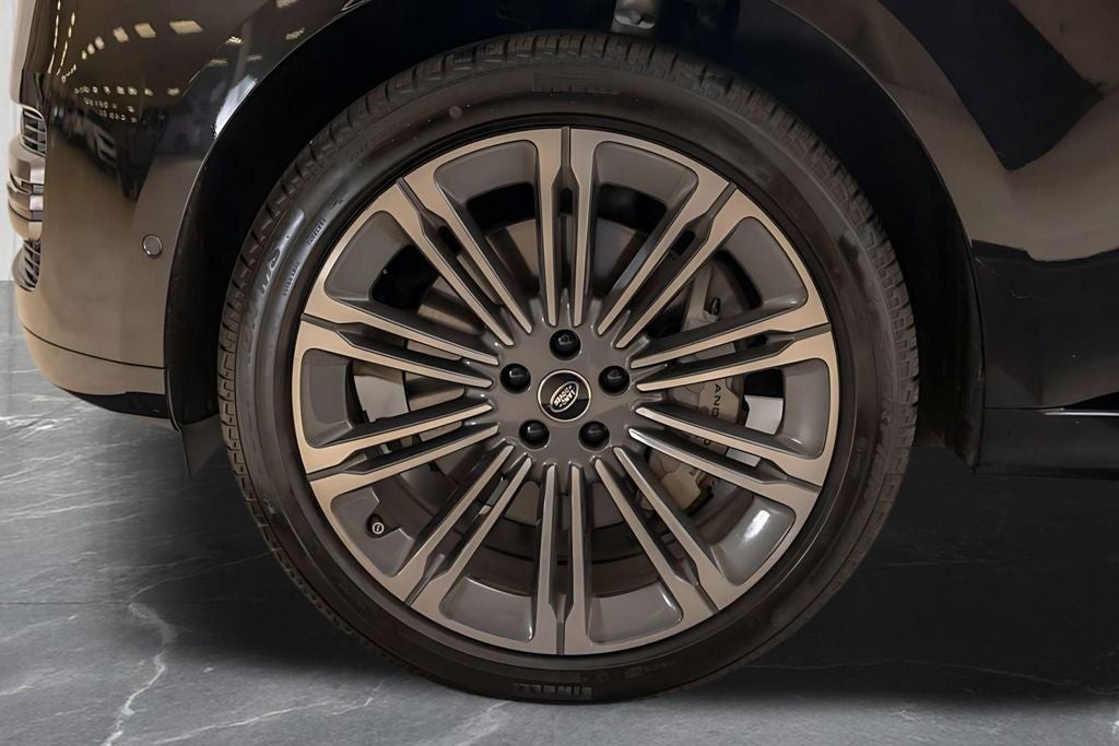 2025 Land Rover Range Rover SE