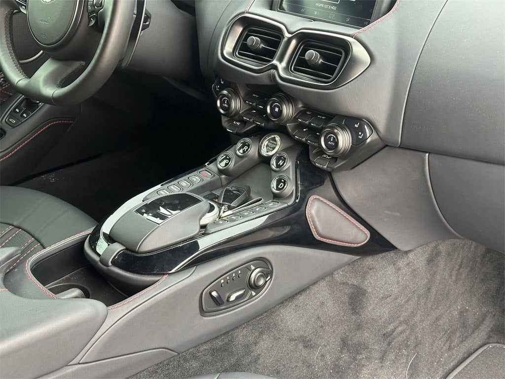 2022 Aston Martin Vantage Base