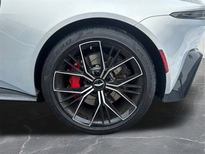 2022 Aston Martin Vantage Base