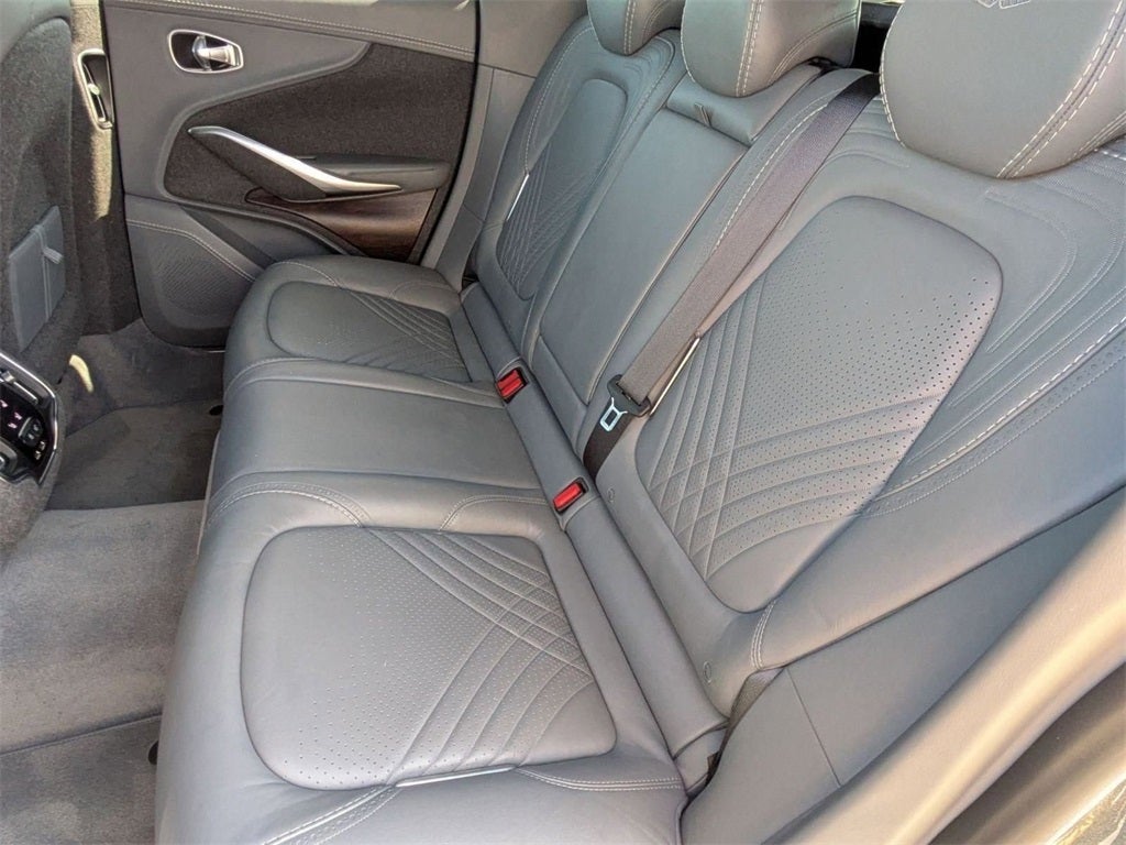 2021 Aston Martin DBX Base