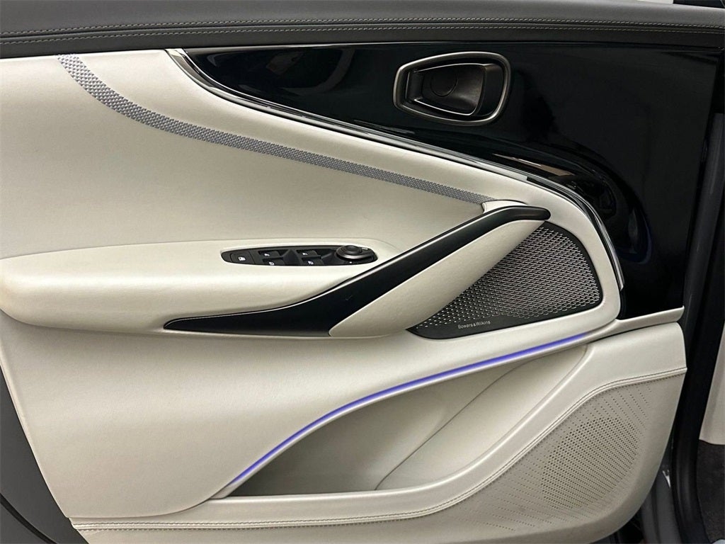 2025 Aston Martin DBX 707