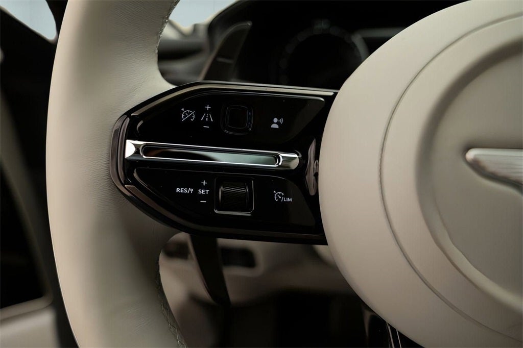 2025 Aston Martin DBX 707