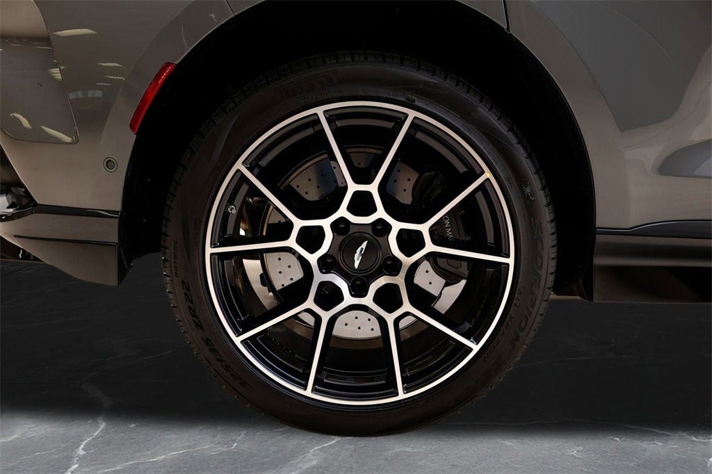 2025 Aston Martin DBX 707