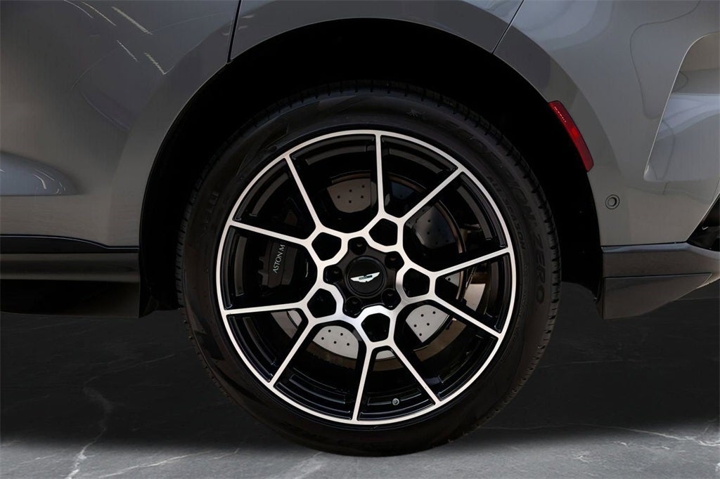 2025 Aston Martin DBX 707