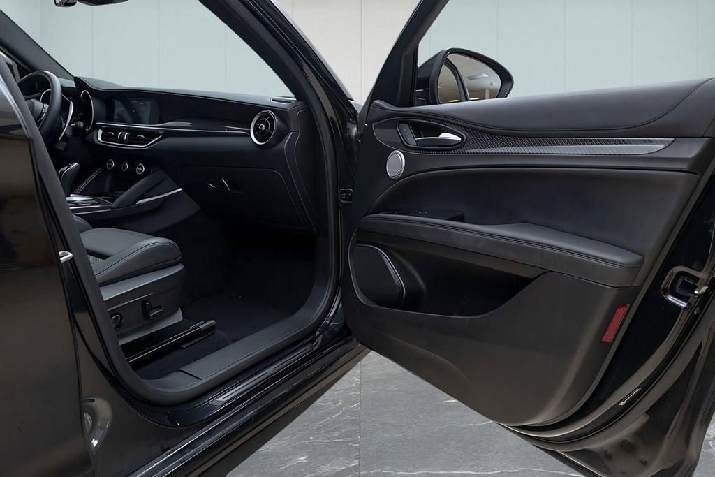 2023 Alfa Romeo Stelvio Quadrifoglio