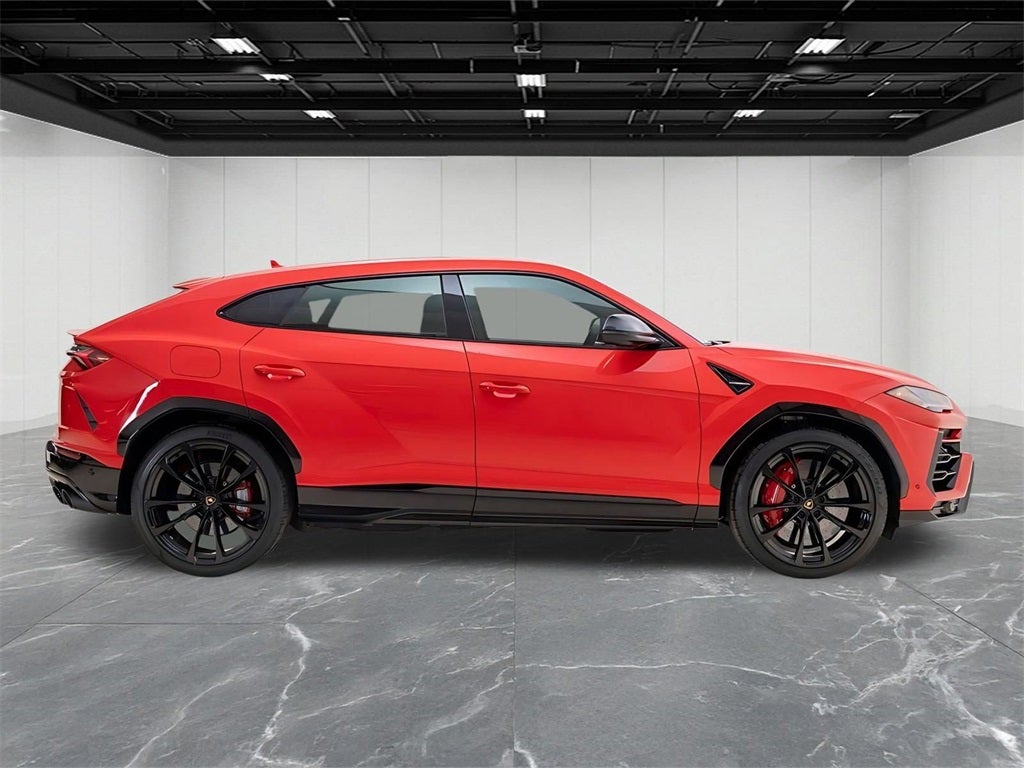2022 Lamborghini Urus Base